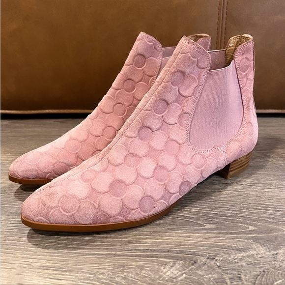 ANTHROPOLOGIE Pink Suede Floral Embossed Chelsea Boots Size 8.5 - Picture 2 of 13
